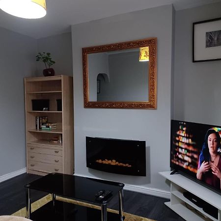 Pearson House - Huku Kwetu 3 Bedroom End Of Terrance House - Family And Business Group Self Catering Accommodation -Huku Kwetu نوتينغهام المظهر الخارجي الصورة