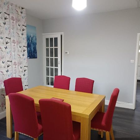 Pearson House - Huku Kwetu 3 Bedroom End Of Terrance House - Family And Business Group Self Catering Accommodation -Huku Kwetu نوتينغهام المظهر الخارجي الصورة