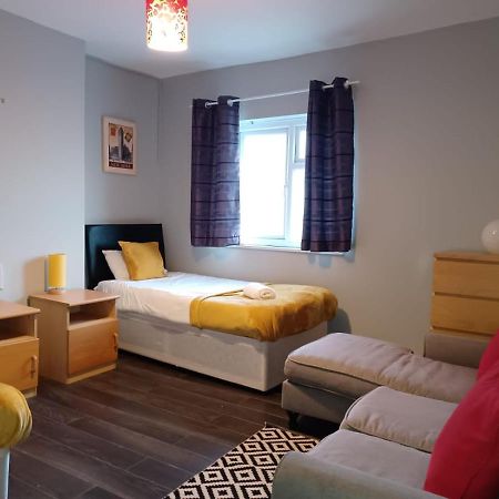 Pearson House - Huku Kwetu 3 Bedroom End Of Terrance House - Family And Business Group Self Catering Accommodation -Huku Kwetu نوتينغهام المظهر الخارجي الصورة