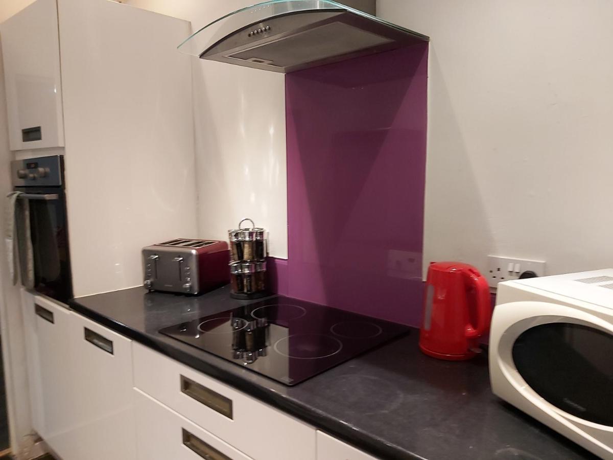 Pearson House - Huku Kwetu 3 Bedroom End Of Terrance House - Family And Business Group Self Catering Accommodation -Huku Kwetu نوتينغهام المظهر الخارجي الصورة