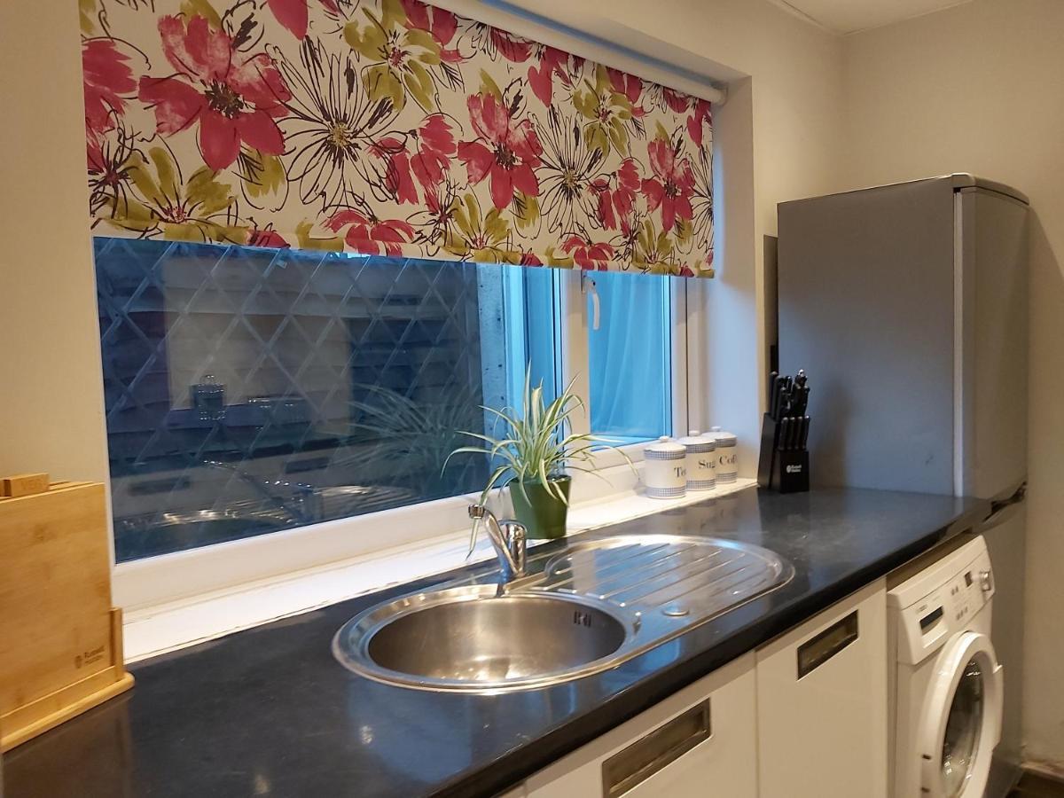Pearson House - Huku Kwetu 3 Bedroom End Of Terrance House - Family And Business Group Self Catering Accommodation -Huku Kwetu نوتينغهام المظهر الخارجي الصورة