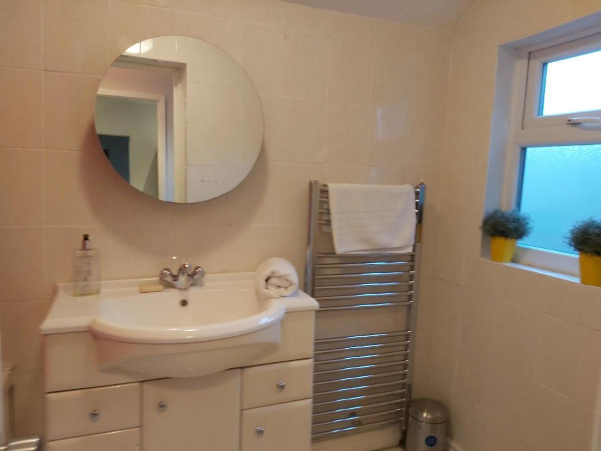 Pearson House - Huku Kwetu 3 Bedroom End Of Terrance House - Family And Business Group Self Catering Accommodation -Huku Kwetu نوتينغهام المظهر الخارجي الصورة