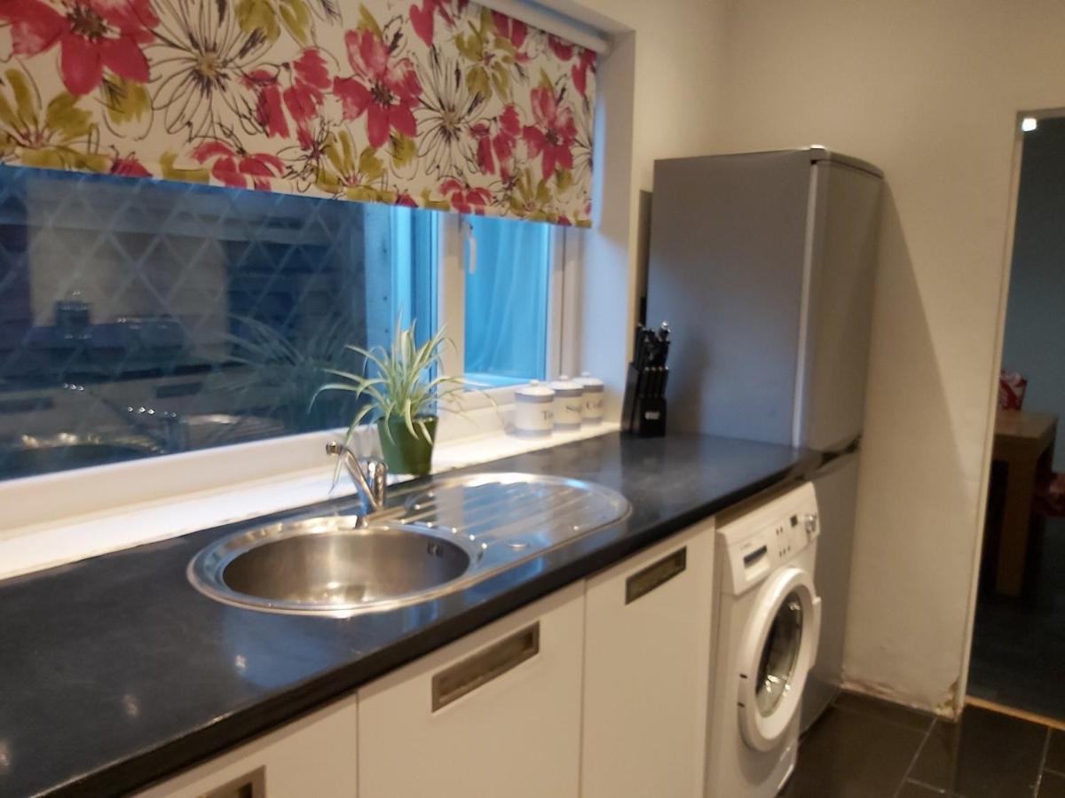 Pearson House - Huku Kwetu 3 Bedroom End Of Terrance House - Family And Business Group Self Catering Accommodation -Huku Kwetu نوتينغهام المظهر الخارجي الصورة
