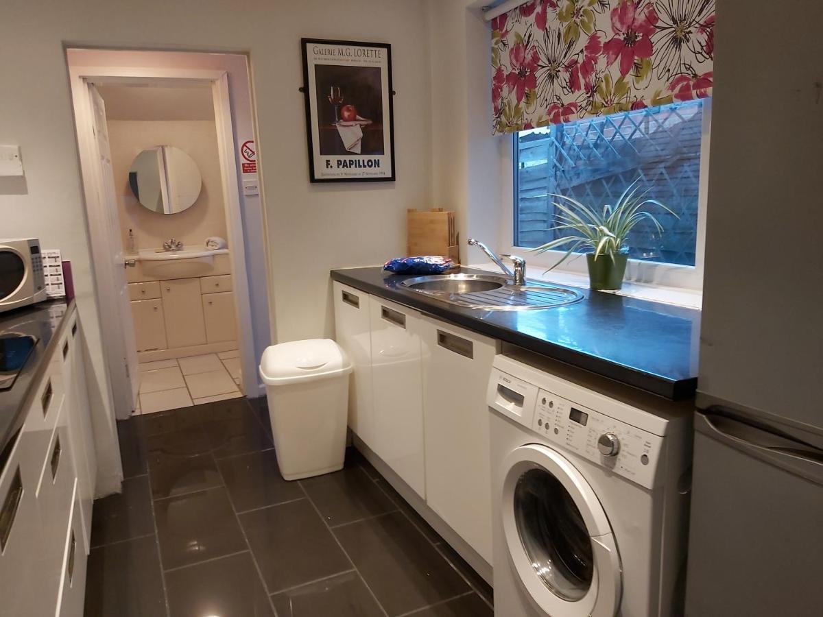 Pearson House - Huku Kwetu 3 Bedroom End Of Terrance House - Family And Business Group Self Catering Accommodation -Huku Kwetu نوتينغهام المظهر الخارجي الصورة