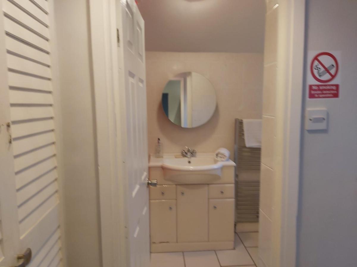 Pearson House - Huku Kwetu 3 Bedroom End Of Terrance House - Family And Business Group Self Catering Accommodation -Huku Kwetu نوتينغهام المظهر الخارجي الصورة