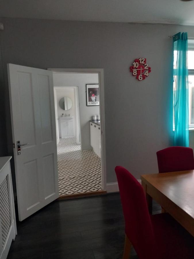 Pearson House - Huku Kwetu 3 Bedroom End Of Terrance House - Family And Business Group Self Catering Accommodation -Huku Kwetu نوتينغهام المظهر الخارجي الصورة