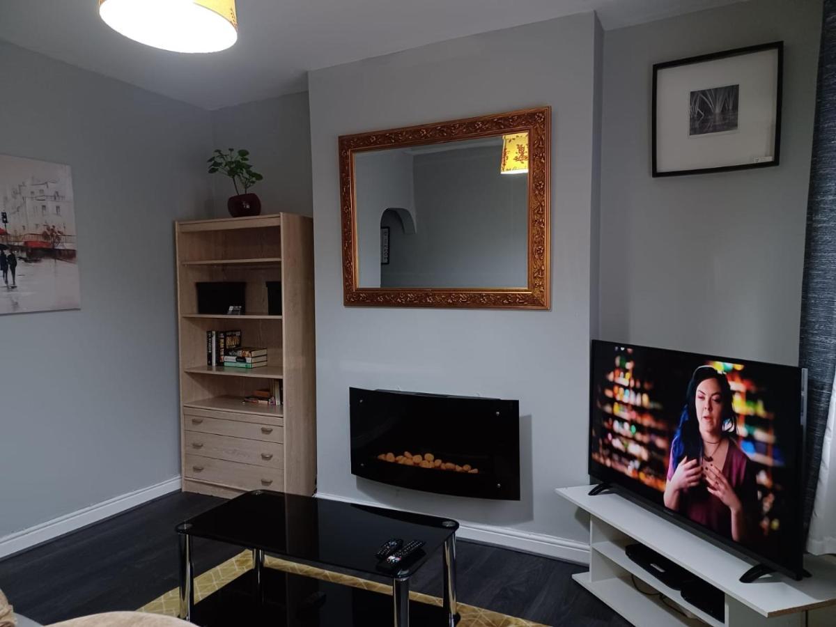 Pearson House - Huku Kwetu 3 Bedroom End Of Terrance House - Family And Business Group Self Catering Accommodation -Huku Kwetu نوتينغهام المظهر الخارجي الصورة